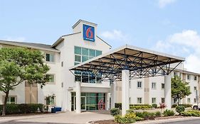 Motel 6 Toronto Brampton